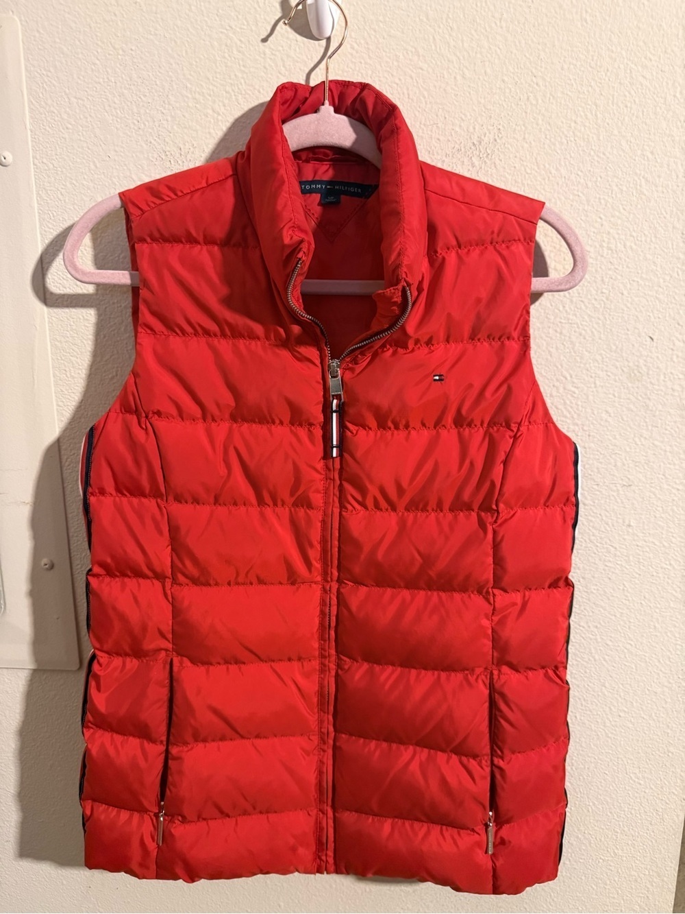 Tommy Hilfiger Red Puffer Vest Down Fill Women’s Small Zip Logo